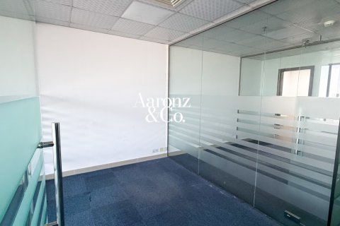 Oficiu de vânzare în Jumeirah Lake Towers, Dubai, EAU 113 mp.  №705560 - poză 3