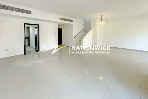 Vilë në Abu Dhabi, Emiratet e Bashkuara Arabe 5 dhoma gjumi, 273 m2. № 629909 - Foto 3