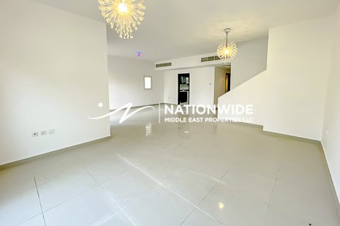Vilë në Abu Dhabi, Emiratet e Bashkuara Arabe 5 dhoma gjumi, 273 m2. № 629909 - Foto 2