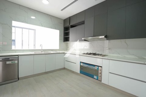 Villa sa Dubai, UAE 4 silid-tulugan, 218.1 sq.m. № 642381 - larawan 5