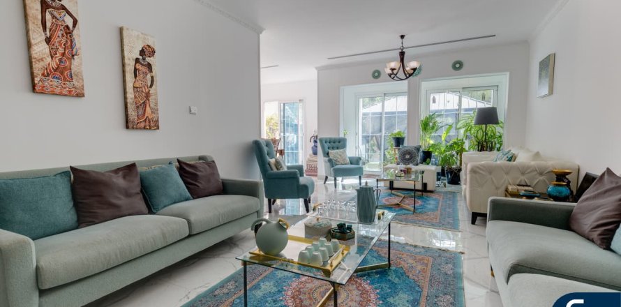 阿联酋 Dubai Jumeirah Village Triangle 别墅  3 卧, 289 平方米 , 编号 684908