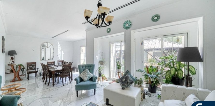 וילה ב Jumeirah Village Triangle, Dubai, איחוד האמירויות 3 חדרי שינה, 289 מ"ר מספר 684908