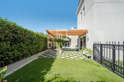 Vila u gradu The Villa, Dubai, UAE 5 spavaće sobe, 585 m2 Br. 682687 - Slika 24