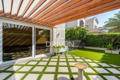 Vila u gradu The Villa, Dubai, UAE 5 spavaće sobe, 585 m2 Br. 682687 - Slika 23