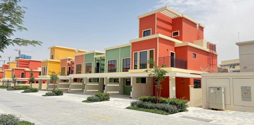 Rijtjeshuis in Dubai, VAE 4 slaapkamers, 143.9 vr.m. nr 714432