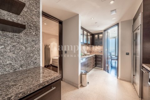 Apartment sa Burj Khalifa, Dubai, UAE 2 silid-tulugan, 177.35182700 sq.m. № 715753 - larawan 16