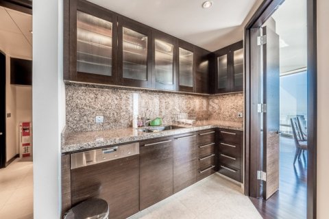 Apartment sa Burj Khalifa, Dubai, UAE 2 silid-tulugan, 177.35182700 sq.m. № 715753 - larawan 15