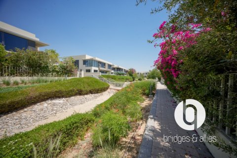 Villa te huur in Dubai Hills Estate, Dubai, VAE 3 slaapkamers, 209 vr.m., nr 715749 - foto 2