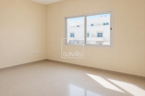 Villa till försäljning i Al Reef, Abu Dhabi, UAE 5 sovrum, 273.32 kvm Nr. 748040 - fotografi 5