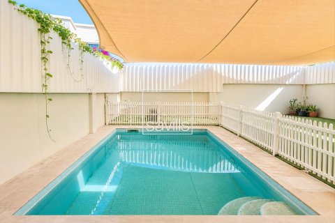 Villa till försäljning i Al Reef, Abu Dhabi, UAE 5 sovrum, 273.32 kvm Nr. 748040 - fotografi 2