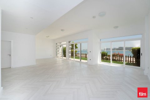 Villa in Palm Jumeirah, Dubai, UAE 5 bedrooms, 270.9 sq.m. № 717608 - photo 2