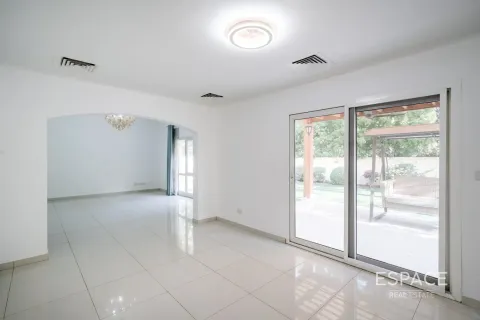 Vilă de vânzare în Meadows, Dubai, EAU 4 dormitoare, 337 mp. №660992 - poză 3