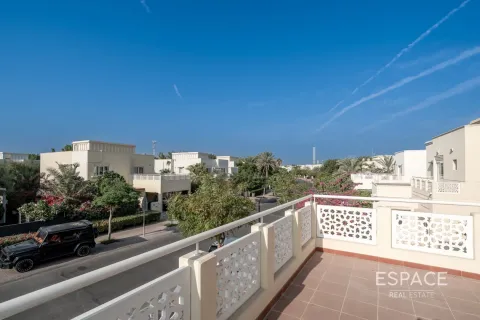 Vilă de vânzare în Meadows, Dubai, EAU 4 dormitoare, 337 mp. №660992 - poză 13