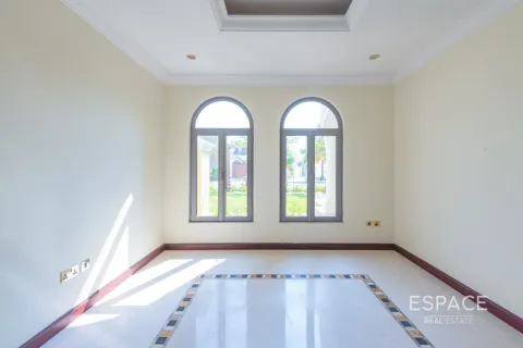 Vilă de vânzare în Palm Jumeirah, Dubai, EAU 4 dormitoare, 465 mp. №660986 - poză 2