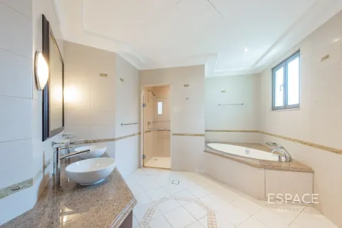 Vilă de vânzare în Palm Jumeirah, Dubai, EAU 4 dormitoare, 465 mp. №660986 - poză 10