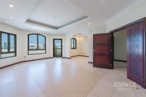 Vilă de vânzare în Palm Jumeirah, Dubai, EAU 4 dormitoare, 465 mp. №660986 - poză 9