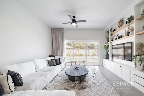 Vilă de vânzare în Meadows, Dubai, EAU 4 dormitoare, 353 mp.  №660987 - poză 3