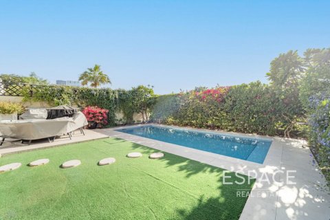 Βίλα σε The Springs, Dubai, ΗΑΕ 3 υπνοδωμάτια, 209 τ.μ. Αρ. 649974 - φωτογραφία 1