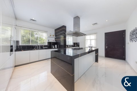 Vila di Jumeirah Golf Estates, Dubai, UAE 7 bilik tidur, 881 meter persegi № 685171 - foto 11