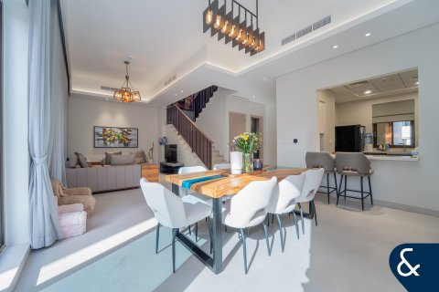 Villa para venda em Dubai Sports City, Dubai, EAU 4 quartos, 389 m2 № 697584 - foto 3