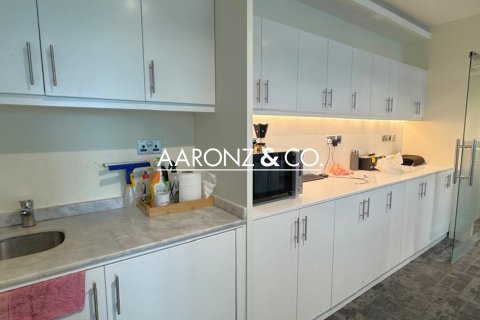 Zyrë në Business Bay, Dubai, Emiratet e Bashkuara Arabe 64.8 m2. № 636693 - Foto 10