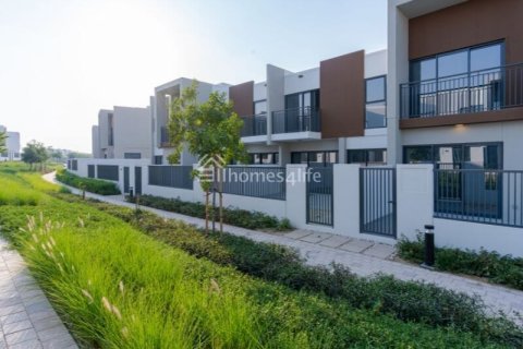 Huvila Dubai Land, Dubai, Arabiemiraatit 4 makuuhuonetta, 383 m2 № 709316 - kuva 3