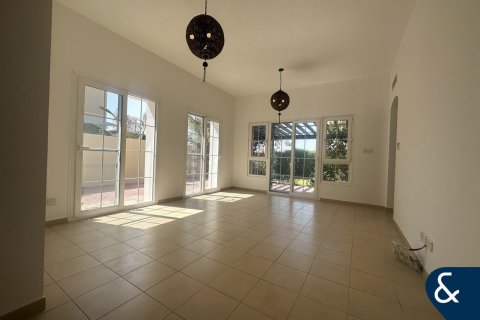 Villa in Arabian Ranches, Dubai, UAE 4 bedrooms, 293 sq.m. № 688538 - photo 2