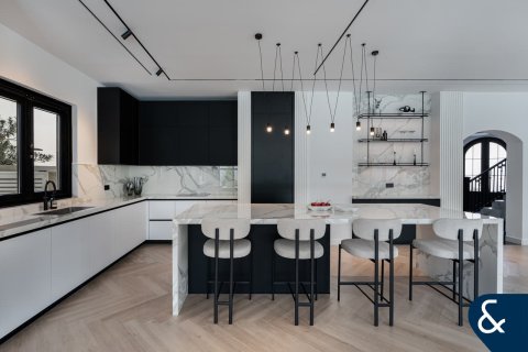 Villa in Arabian Ranches, Dubai, UAE 6 bedrooms, 429 sq.m. № 688541 - photo 4