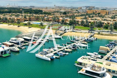 Villa para arrendamento em Abu Dhabi, EAU 4 quartos, 305.19 m2 № 737337 - foto 7