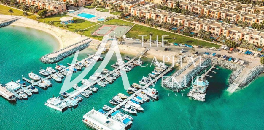 Villa em Abu Dhabi, EAU 4 quartos, 305.19 m2 № 737337