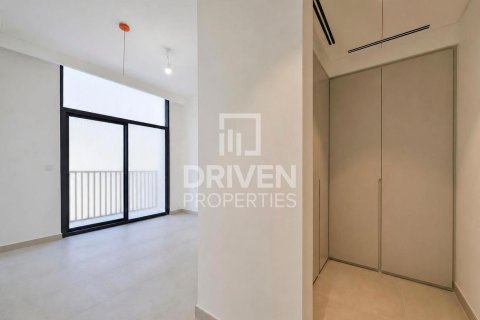 Vilë në Mudon, Dubai, Emiratet e Bashkuara Arabe 4 dhoma gjumi, 240.06 m2. № 745772 - Foto 10
