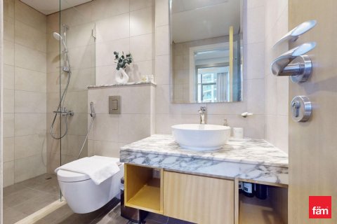 Business Bay, Dubai, UAE의 임대용 아파트 침실 2개, 75.5제곱미터 번호 668829 - 사진 13