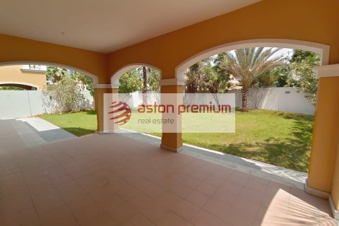 Jumeirah Park, Dubai, संयुक्त अरब अमीरात में विला, 5 बेडरूम, 435.6 वर्ग मीटर, संख्या 639147 - फ़ोटो 1