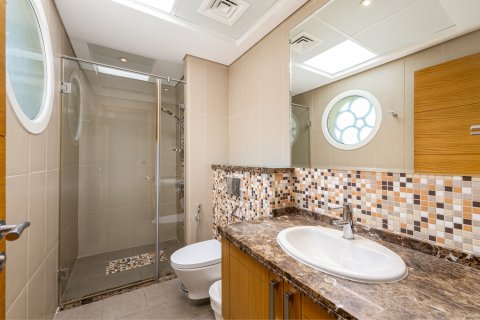 Üürile anda villa asukohaga Jumeirah Park, Dubai, AÜE: 5 magamistoaga, 674.21 m² Nr 749923 - pilt 14