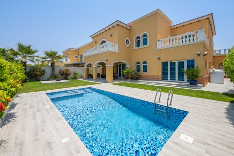 Üürile anda villa asukohaga Jumeirah Park, Dubai, AÜE: 5 magamistoaga, 674.21 m² Nr 749923 - pilt 2
