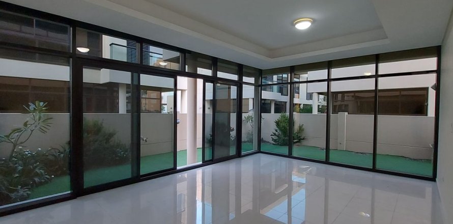 Kaupunkipientalo Dubai, Arabiemiraatit 3 makuuhuonetta, 253 m2 № 719850