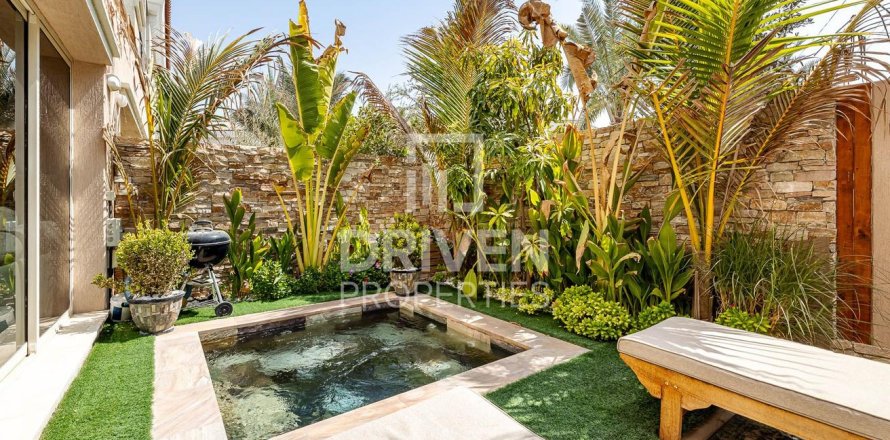 Radhus i Jumeirah Golf Estates, Dubai, UAE 2 sovrum, 134.43 kvm Nr. 743549