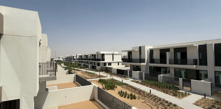 Radový dom v Dubai, SAE 3 spálne, 174 m2 č. 645023