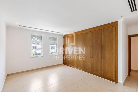 Vila u Jumeirah Park, Dubai, UAE 4 spavaćih soba, 471 m2 Br. 683168 - fotografija 14
