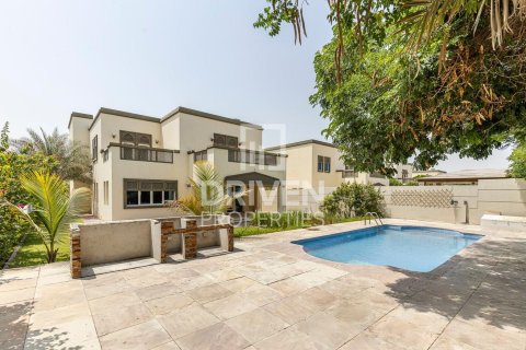 Vila u Jumeirah Park, Dubai, UAE 4 spavaćih soba, 471 m2 Br. 683168 - fotografija 3