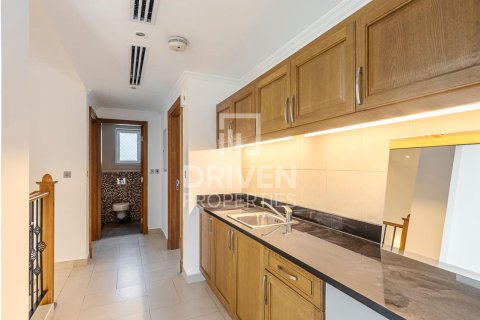 Vila u Jumeirah Park, Dubai, UAE 4 spavaćih soba, 471 m2 Br. 683168 - fotografija 21