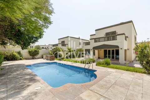 Villa i Jumeirah Park, Dubai, UAE 4 soveværelser, 471 kvm № 683168