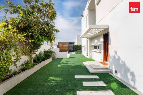 Townhouse in Dubai, UAE 3 bedrooms, 333.1 sq.m. № 695114