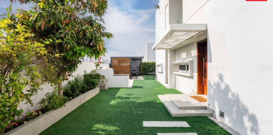 Townhouse în Dubai, EAU 3 dormitoare, 333.1 mp.  №695114