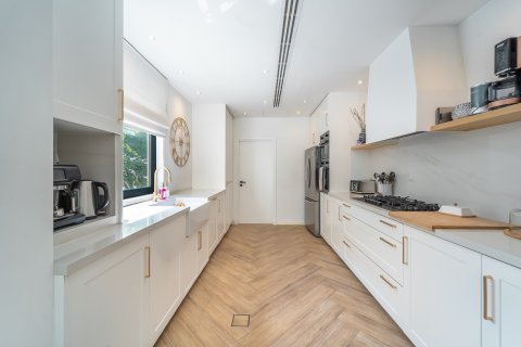 Villa til salgs i Dubai, Emiratene 5 soverom, 396 kvm Nr. 709744 - Foto 3