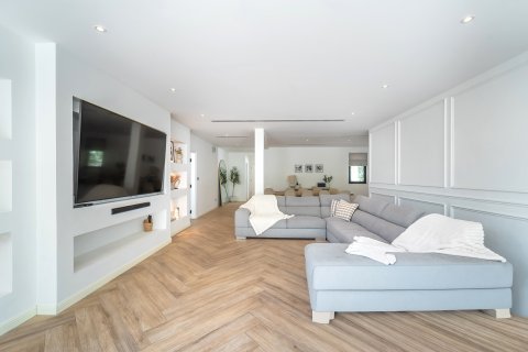 Villa til salgs i Dubai, Emiratene 5 soverom, 396 kvm Nr. 709744 - Foto 7