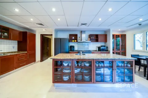 Vila u Meadows, Dubai, UAE 6 spavaćih soba, 596 m2 Br. 737861 - fotografija 12