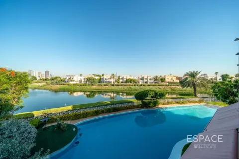 Vila u Meadows, Dubai, UAE 6 spavaćih soba, 596 m2 Br. 737861 - fotografija 5
