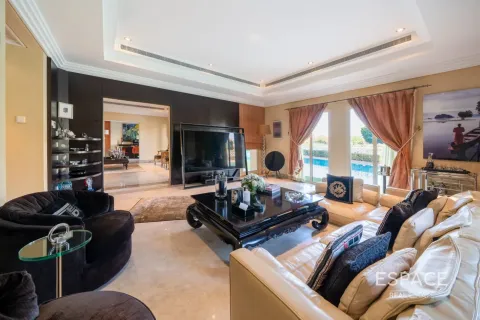 Vila u Meadows, Dubai, UAE 6 spavaćih soba, 596 m2 Br. 737861 - fotografija 8