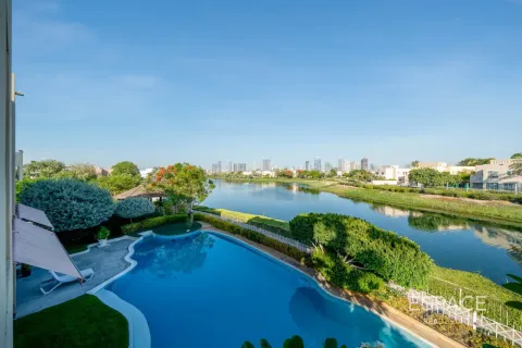 Vila u Meadows, Dubai, UAE 6 spavaćih soba, 596 m2 Br. 737861 - fotografija 4